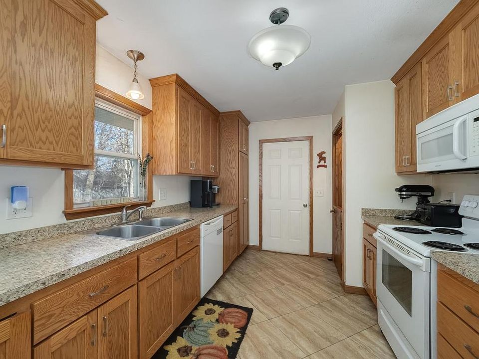 1st image of 8346 Groveland Rd