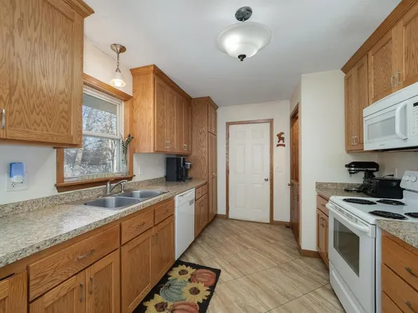 8346 Groveland Rd, Mounds View, MN 55112