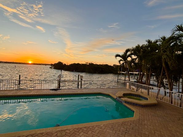 901 Harbor Dr