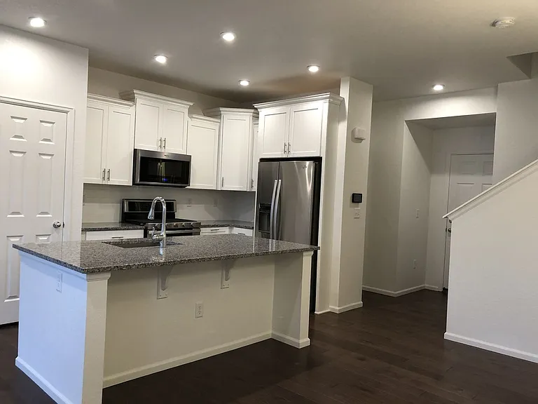 215 Jackson Dr — Photo 5