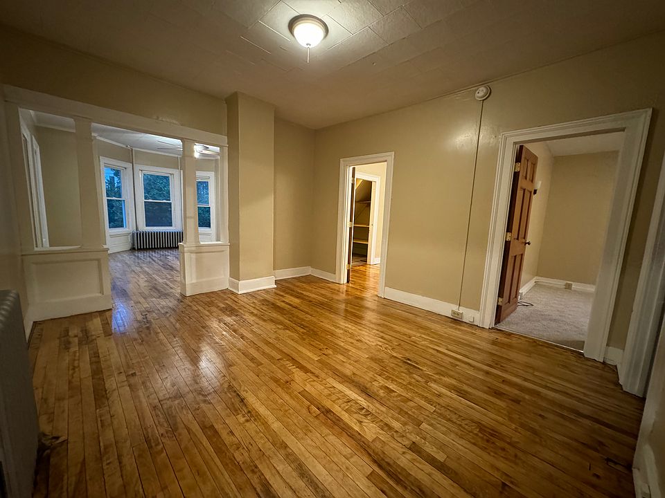 1st image of 25 Oak St E #B