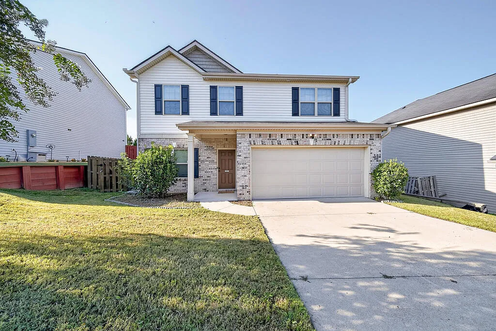 4 bed, 2.5 bath, 2203 sqft, $2,050 — Photo 1