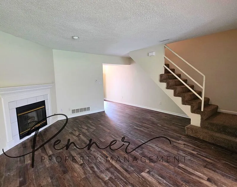 2 bed, 2.5 bath, 1185 sqft, $1,250 — Photo 2