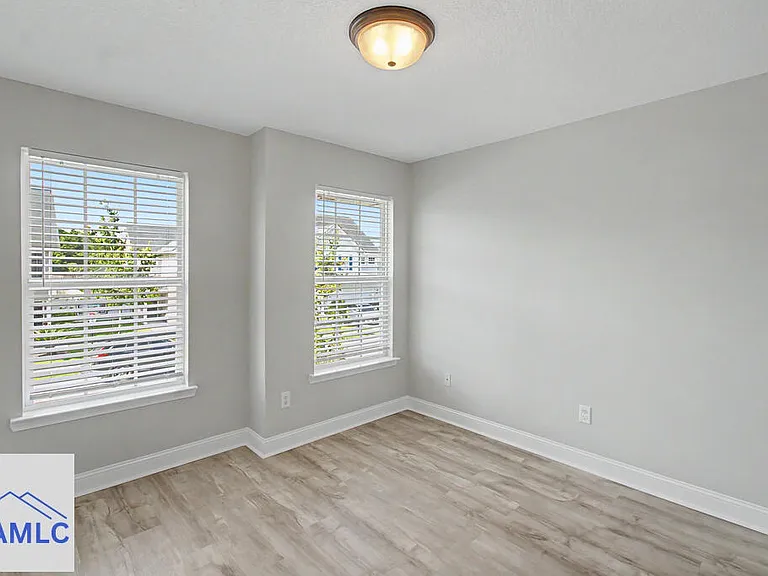 624 Amhearst Row — Photo 23