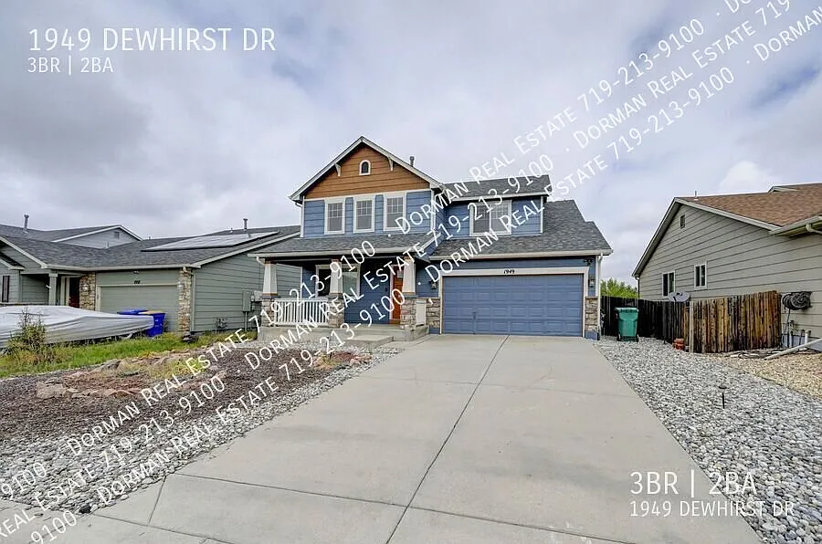 3 Bedroom with Pikes Peak Views — Photo 2