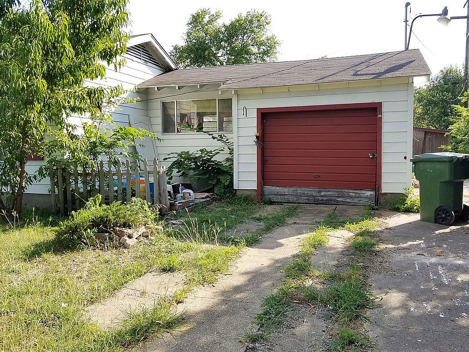 2nd image of 1636 Maple Dr