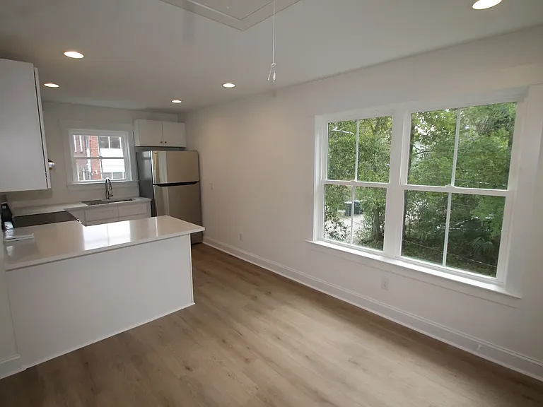 824 E Anderson St #B — Photo 2