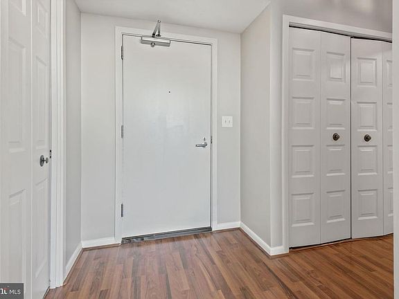 Foyer - Hardwood Floors!