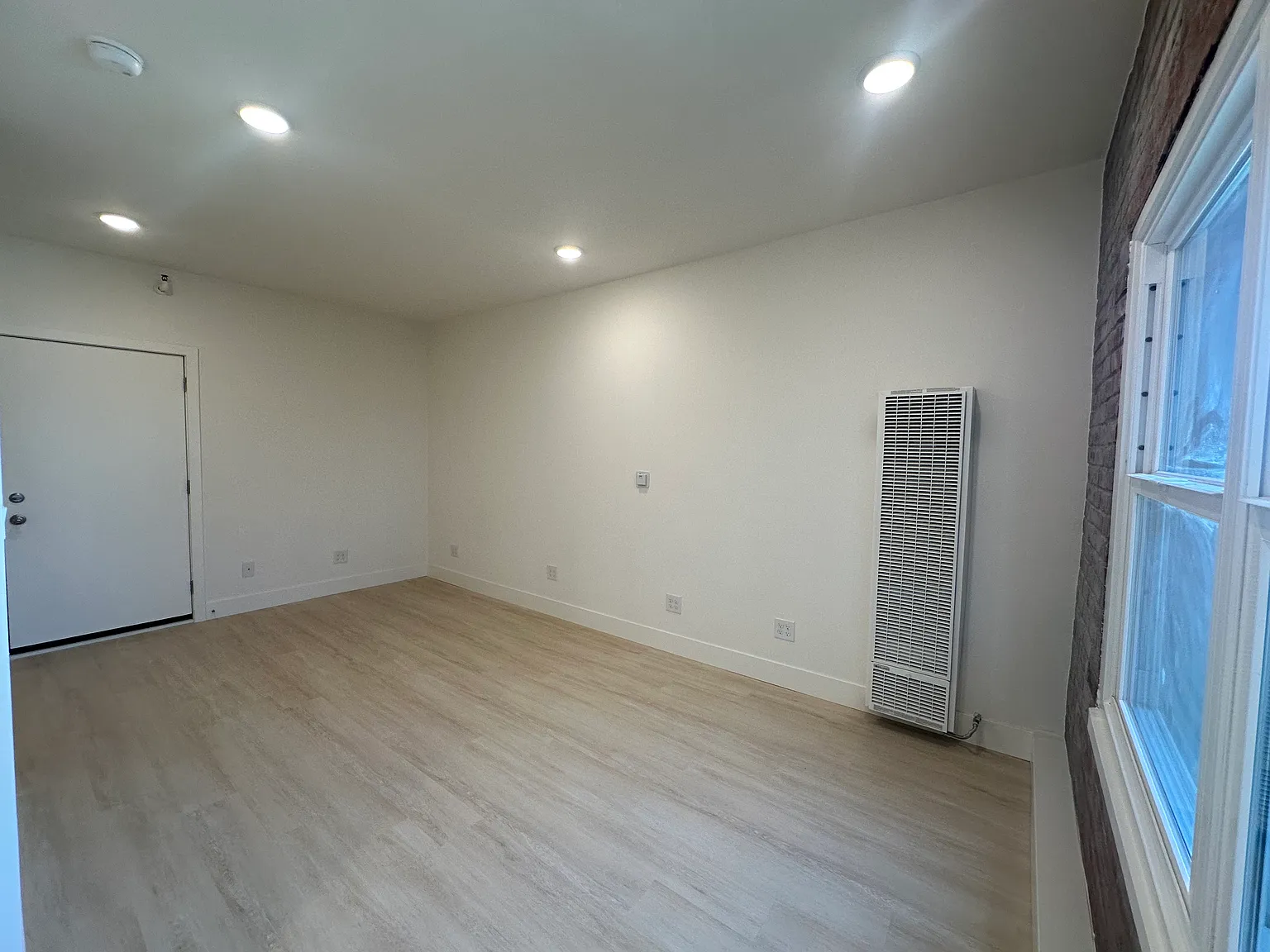 Studio, 371 sqft, $1,700 — Photo 3