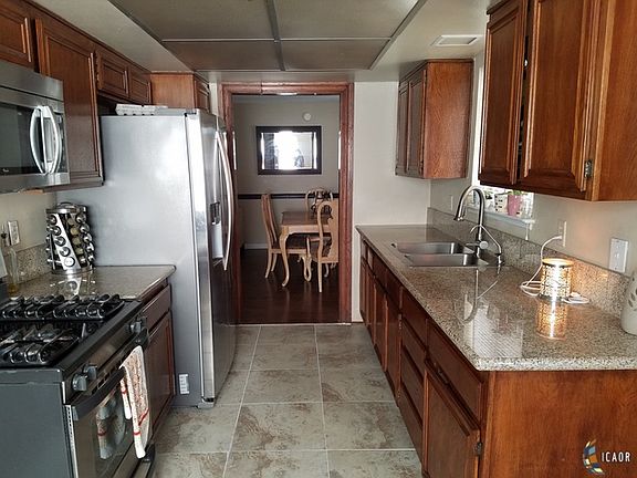 4th image of 2131 W Elm Ave