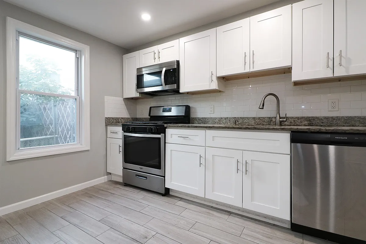 Building Photo - 1620 Palisade Ave #B