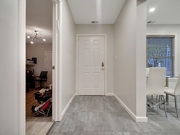 3rd image of 533 Woodbine Ln