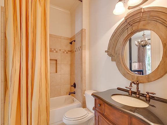 5th image of 916 Toscana Park Ct