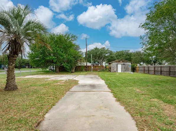 1502 Mallard Dr, Rockport, TX 78382