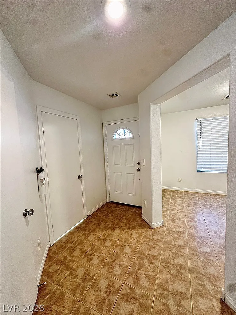 3 bed, 2.5 bath, 1732 sqft, $1,800 — Photo 3