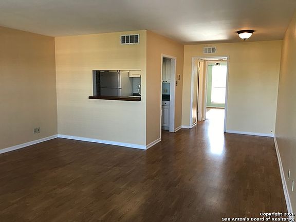 4th image of 8401 N New Braunfels Ave APT 318A