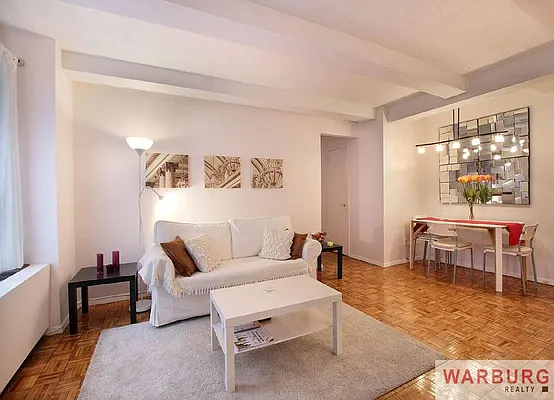 Sold by Warburg | media 9