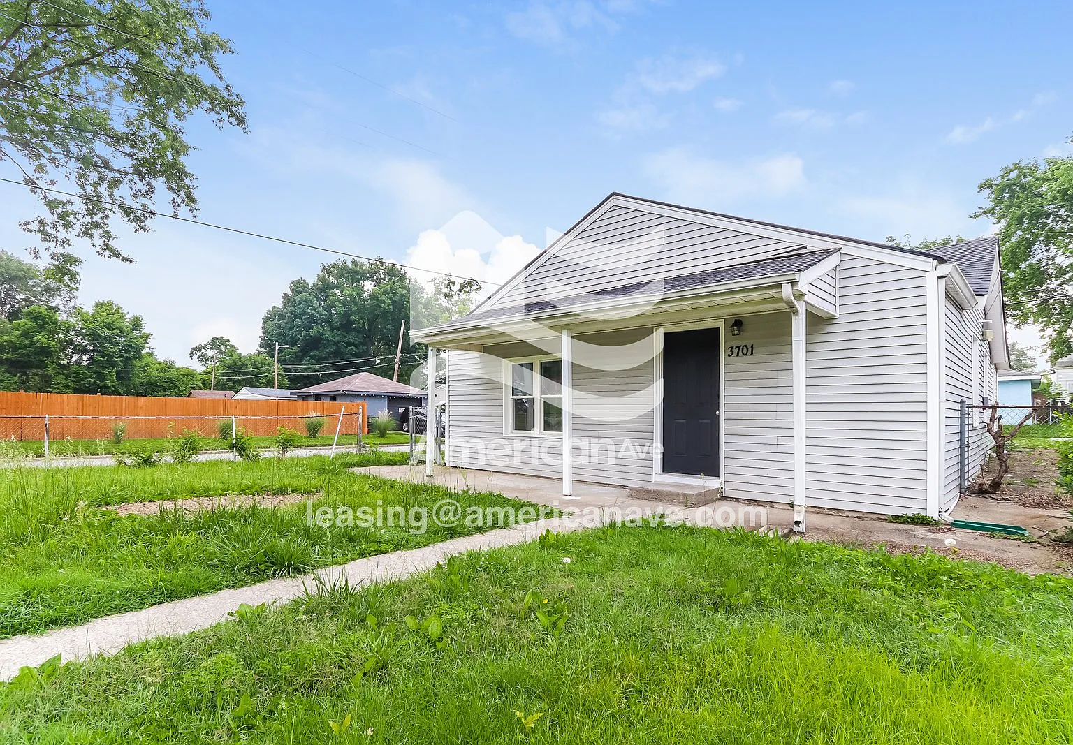 3 bed, 1.0 bath, 1123 sqft, $832 — Photo 2