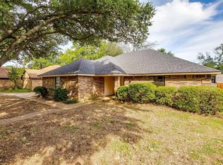 113 NE Timber Ridge Dr, Burleson, TX 76028