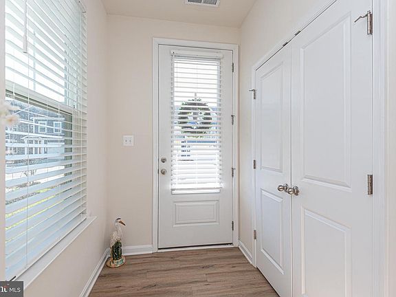5th image of 21429 Sweetwater Sq