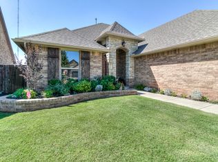 1912 NE 25th St, Moore, OK 73160