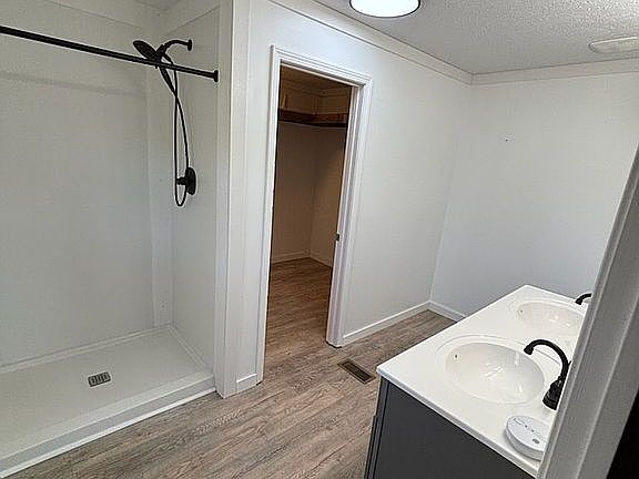 5th image of 300 Riverview Rd