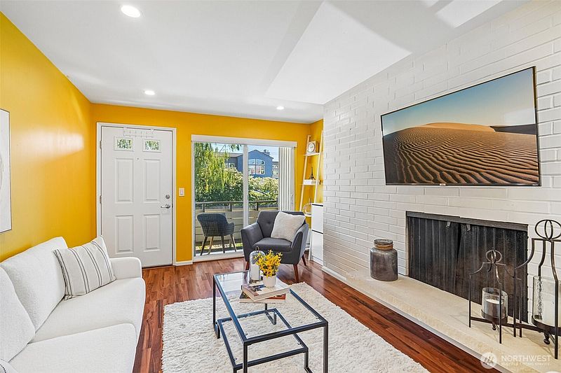 3rd image of 901 5th Avenue N #107