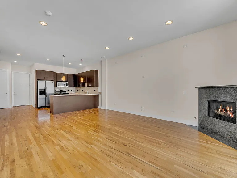 2024 N California Ave #2D — Photo 15