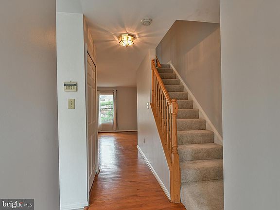 2nd image of 4 Almanac Ct