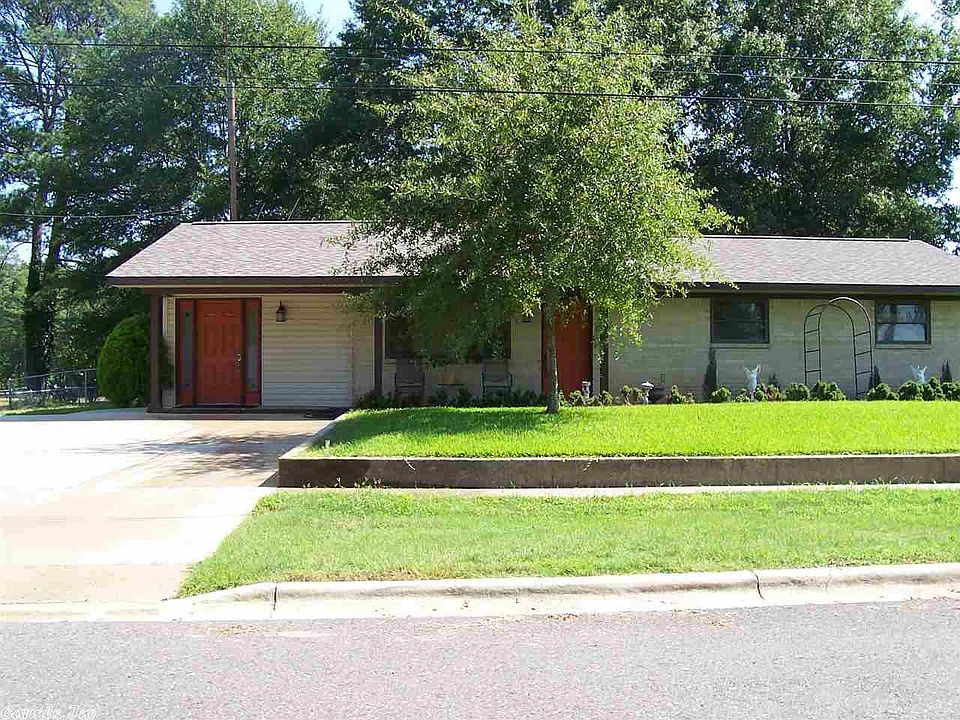2nd image of 712 Dennis St