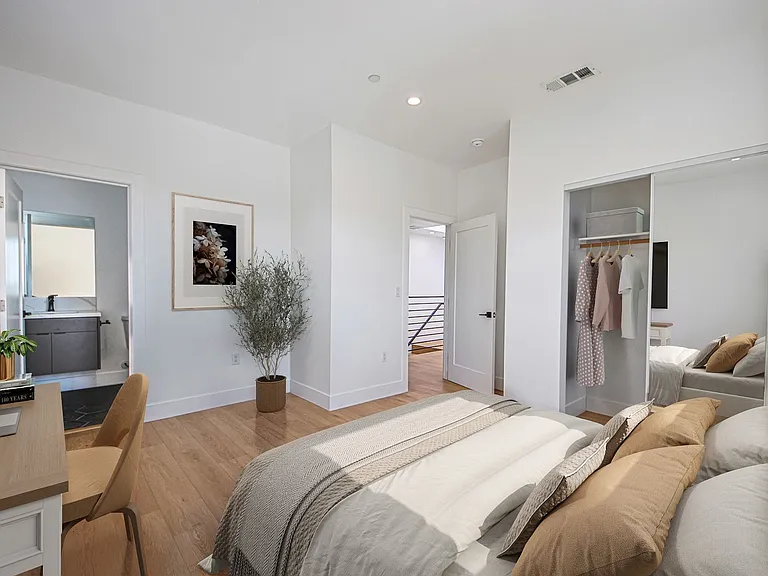 2851 S Victoria Ave — Photo 5