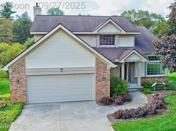 90 Crescent Hill Dr, Ortonville, MI 48462