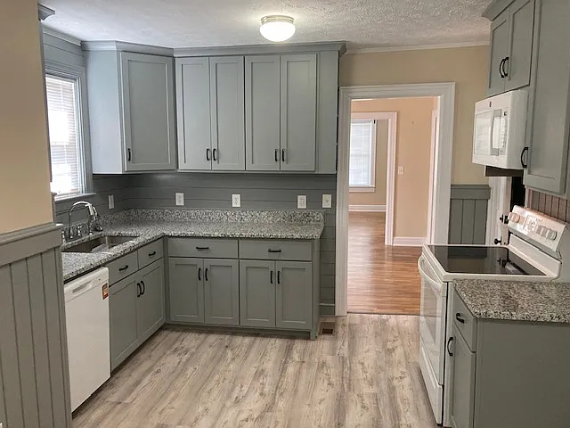 219 Cumberland Dr — Photo 2
