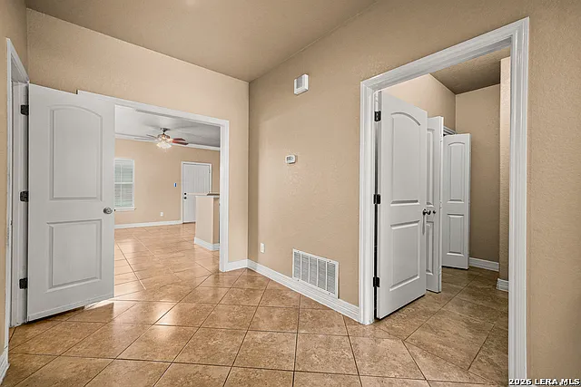 3 bed, 2.5 bath, 1448 sqft, $1,390 — Photo 3