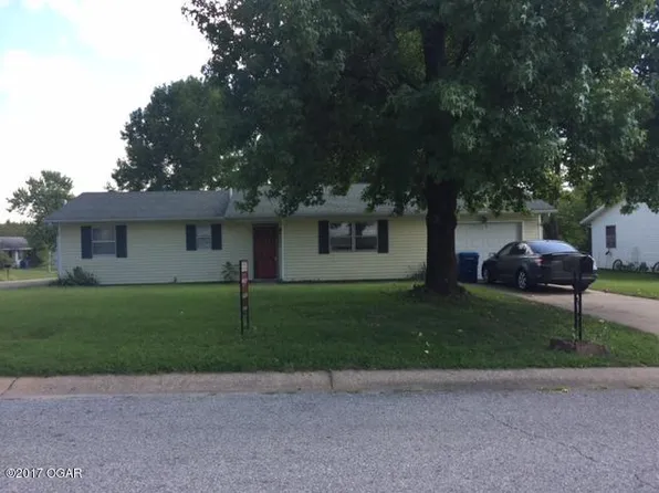 101 Sharon Dr, Carterville, MO 64835