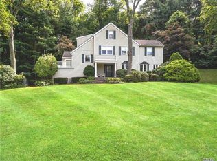 1 Pond Dr, Huntington, NY 11743
