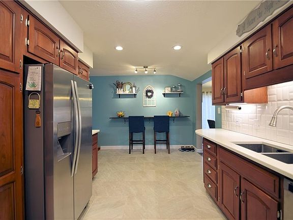 3rd image of 1926 Winterpark Dr