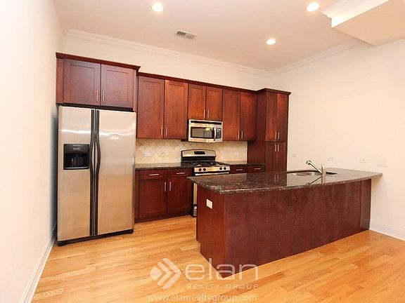 2nd image of 4651 N Greenview Ave APT 304