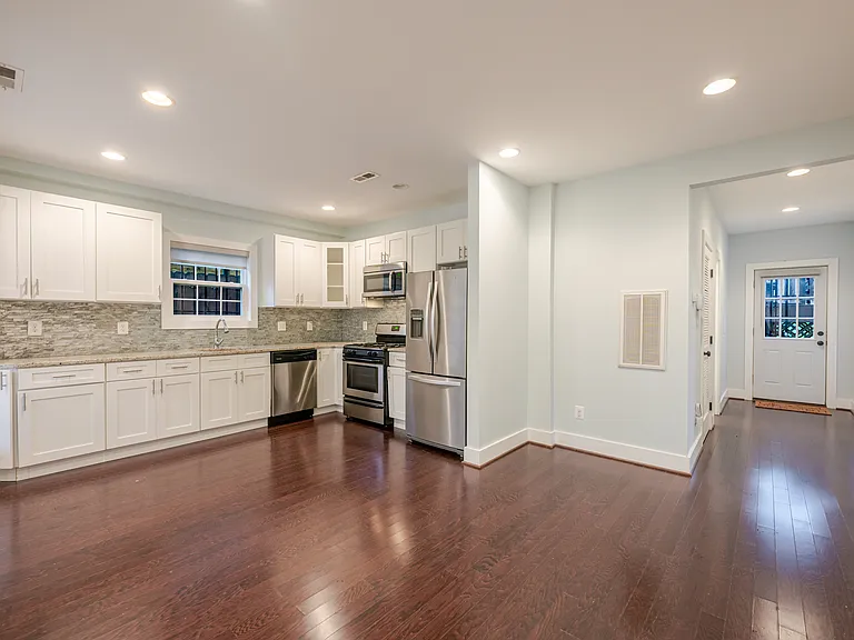5056 B St SE — Photo 5