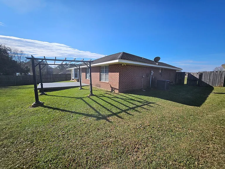 2018 Hickory Dr — Photo 23