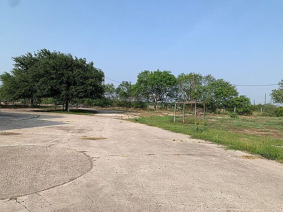4th image of 930 W Mile 14 1/2 N