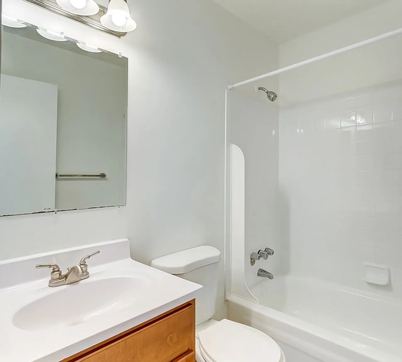 Modern Apartments Minutes from Plaza Midwood in Gated Community with Renovated Units Available — Photo 3