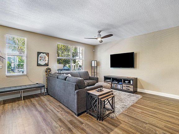 3rd image of 219 N L St APT 103