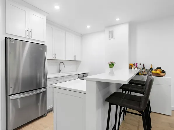 626 Washington Street 1B image 3 of 8