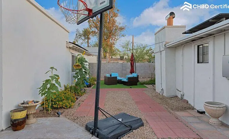 1715 N Whittier Dr — Photo 27