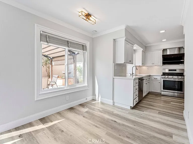 12 Dominguez St — Photo 11