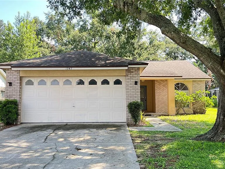 1547 Oak Hill Trl — Photo 1