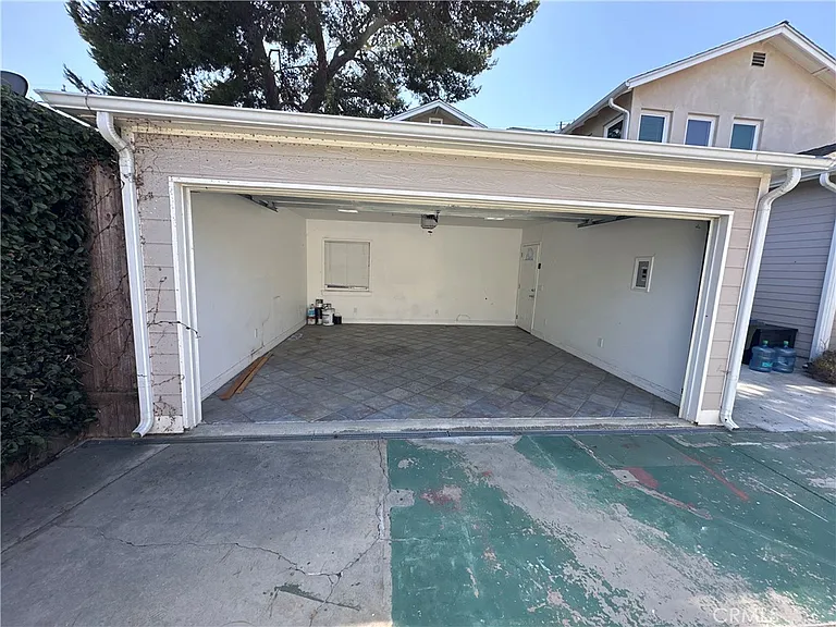 210 S Bush St — Photo 41