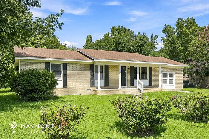 109 Wisteria Rd — Photo 2