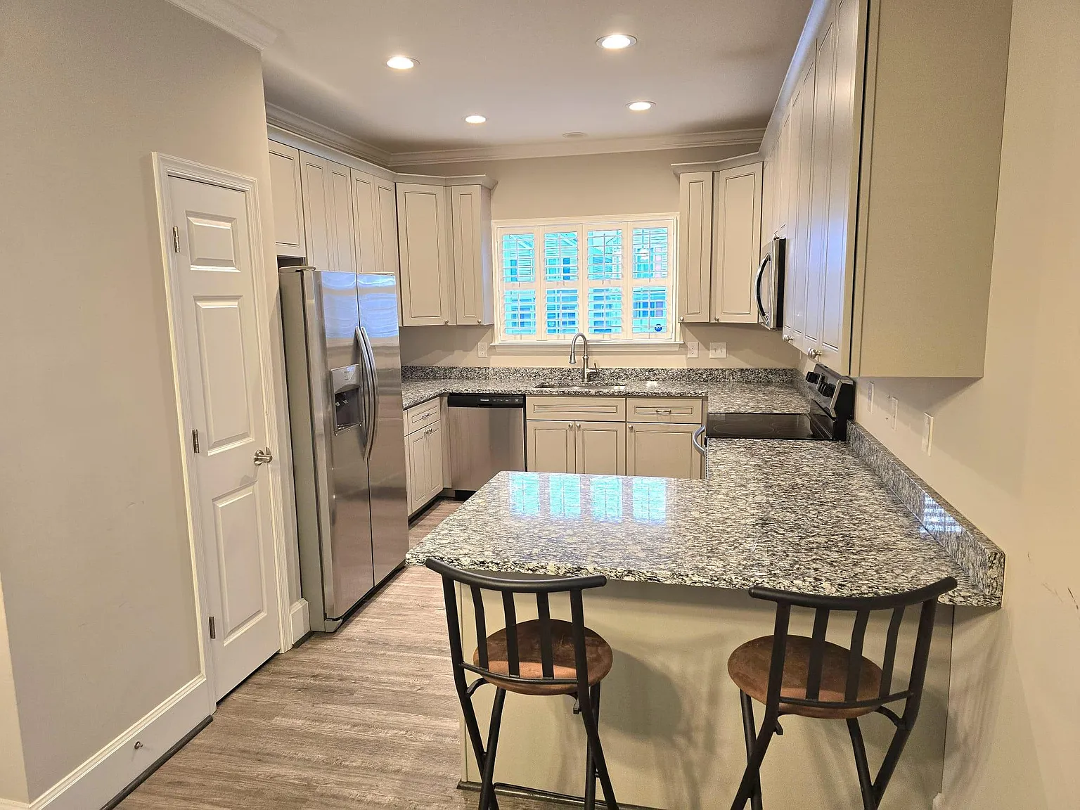 906 White St — Photo 4